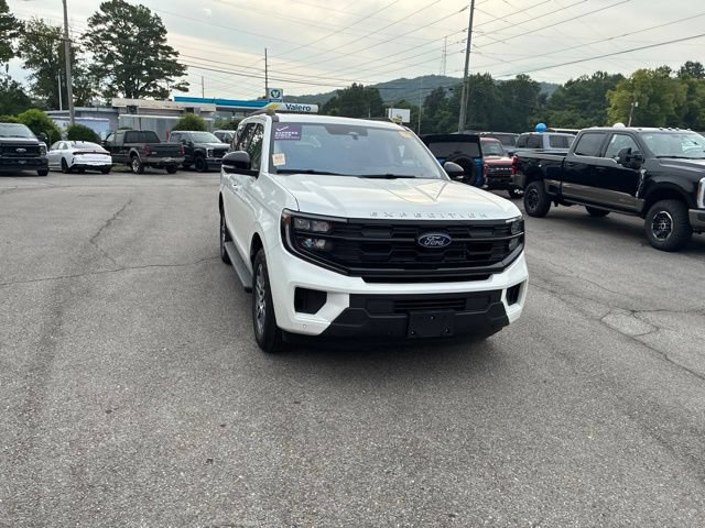 Certified 2025 Ford Expedition Active AWD/4WD image 4