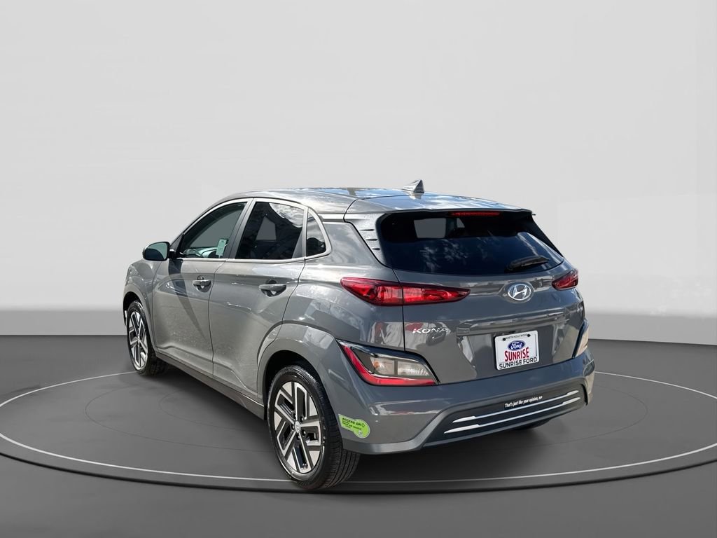 Used 2023 Hyundai Kona SE image 2