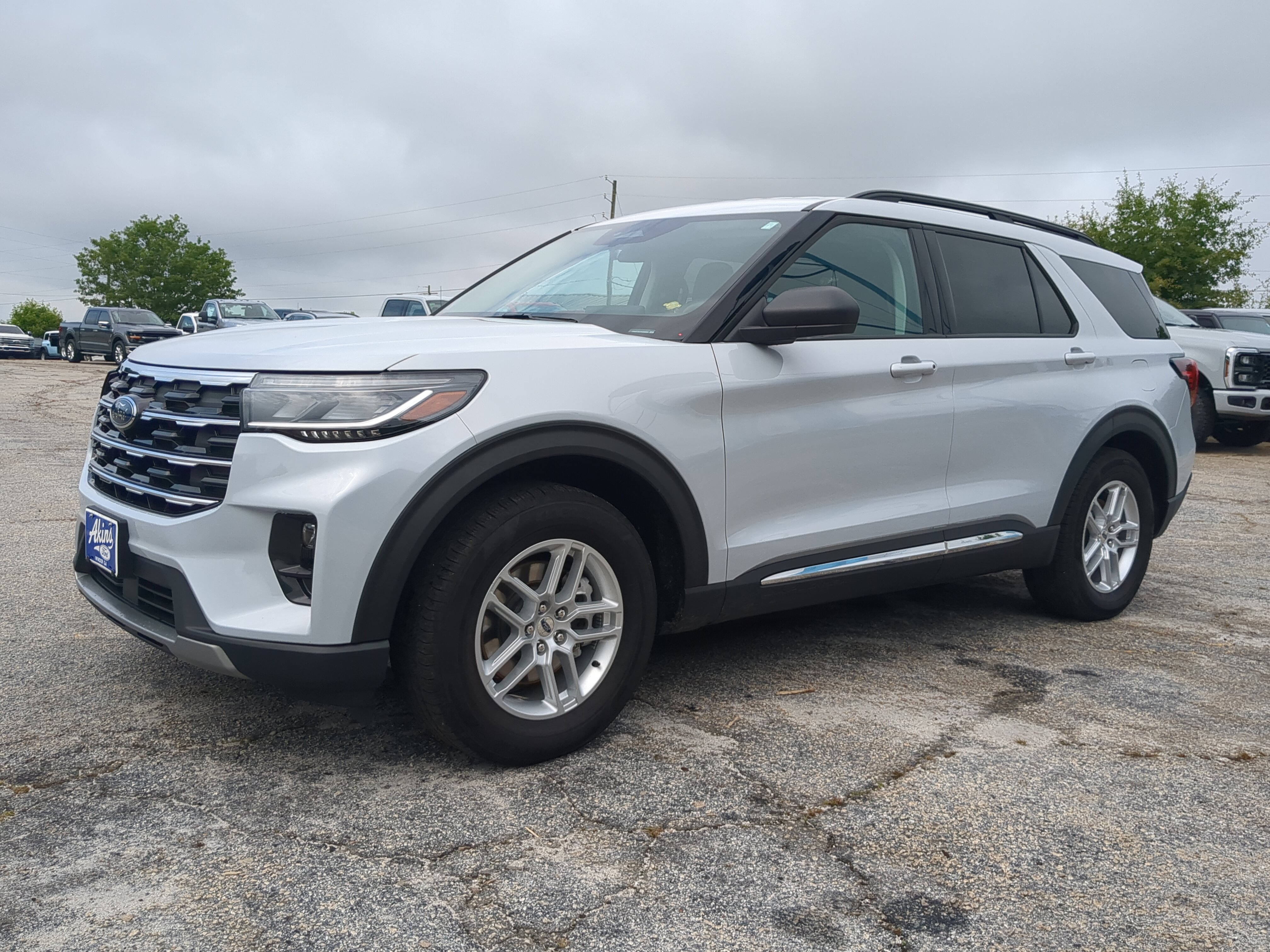 Certified 2025 Ford Explorer Active w/ Active Comfort Package RWD image 6