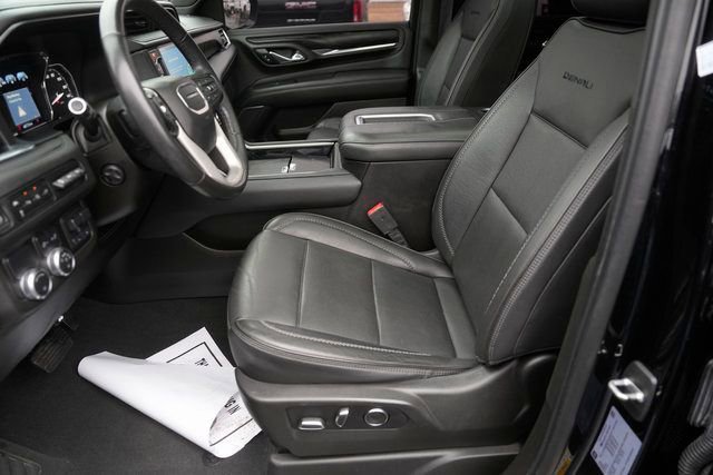 Used 2021 GMC Yukon Denali w/ Denali Premium Package image 9