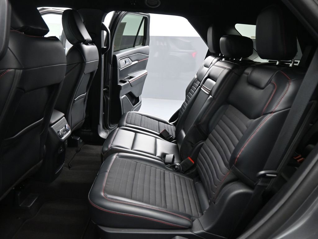 Certified 2025 Ford Explorer ST-Line w/ ST-Line Street Pack AWD/4WD image 19