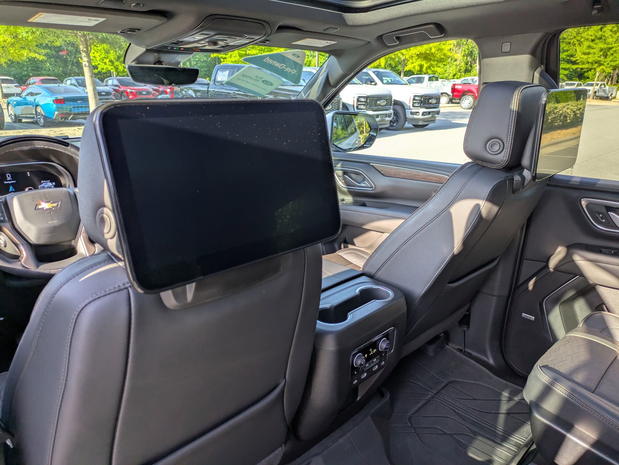 Used 2024 Chevrolet Tahoe High Country w/ Advanced Technology Package AWD/4WD image 31