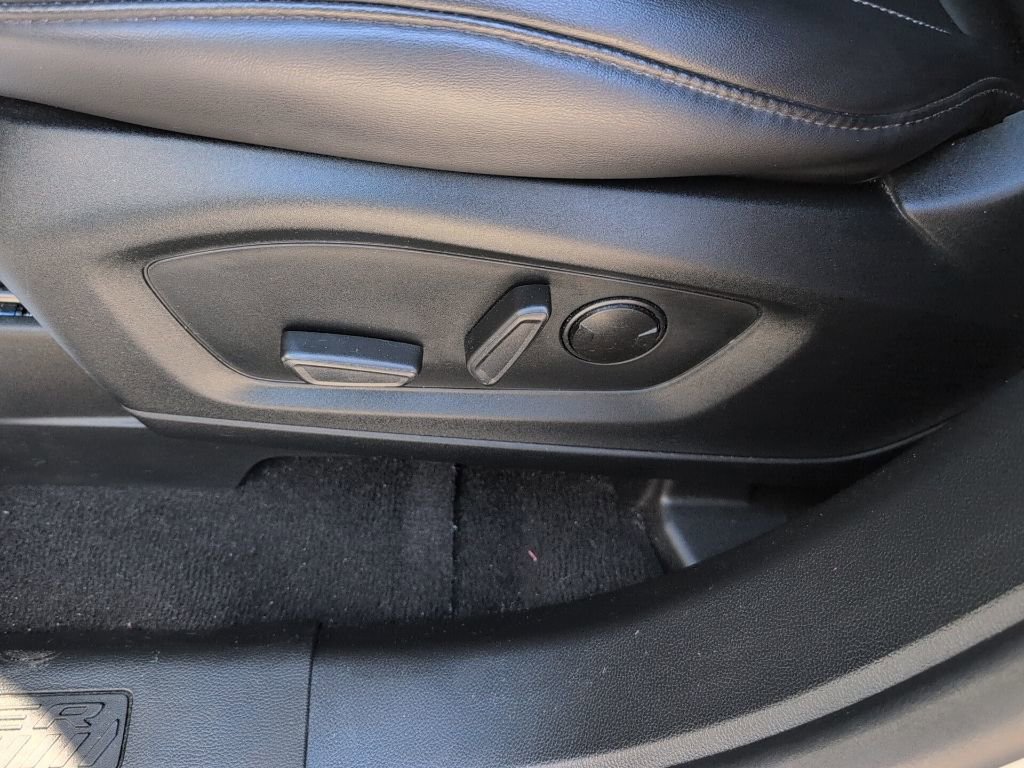 Certified 2023 Ford Explorer XLT w/ Equipment Group 202A image 10