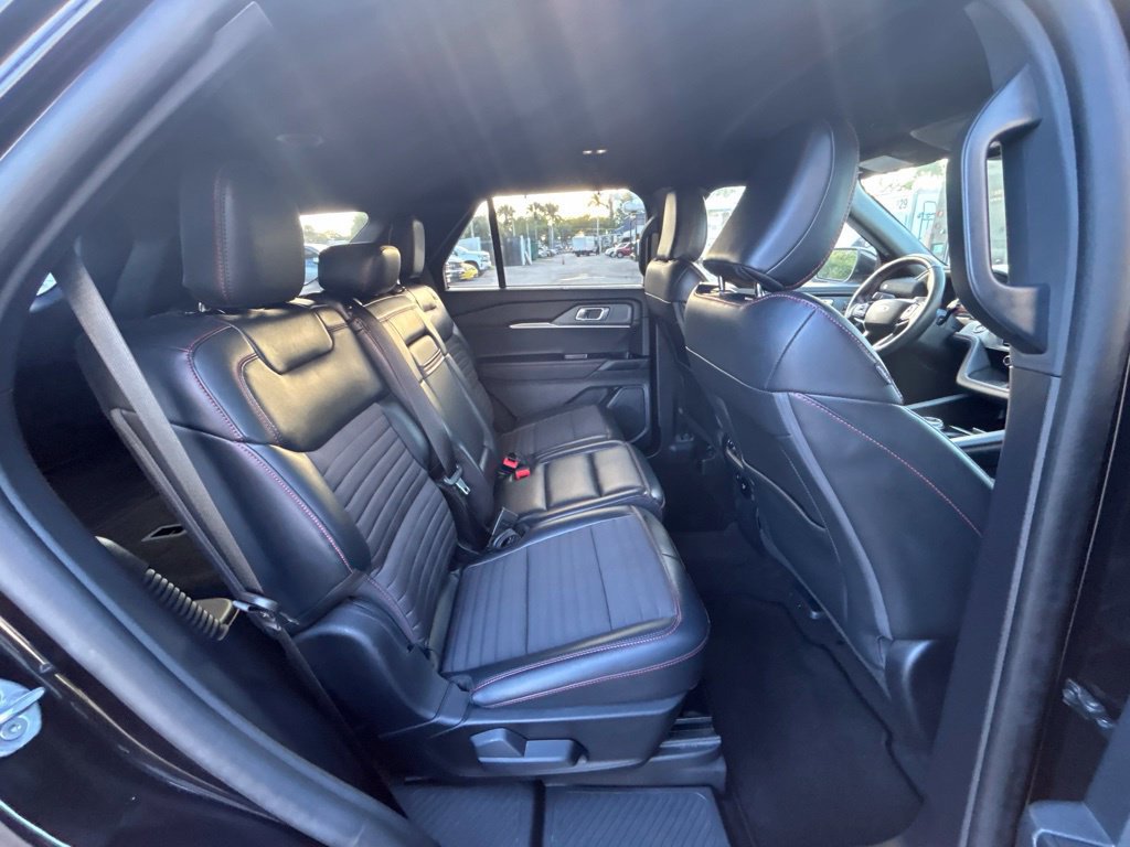 Certified 2025 Ford Explorer ST-Line w/ Premium Package RWD image 28