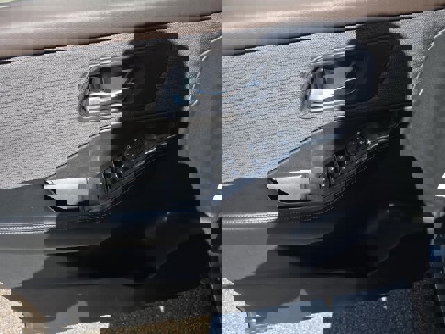 Used 2023 Nissan Rogue SV image 11