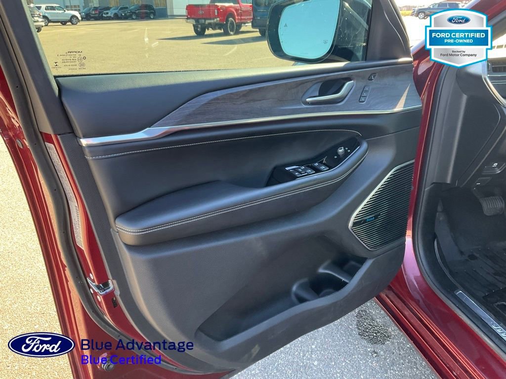 Used 2021 Jeep Grand Cherokee L Overland w/ Advanced Protech Group III AWD/4WD image 17