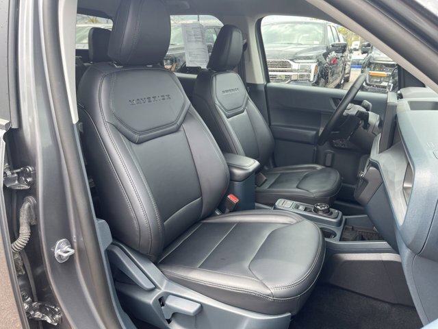 Certified 2025 Ford Maverick Lariat w/ Black Appearance Package AWD/4WD image 12