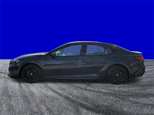 Used 2025 Toyota Camry SE image 2