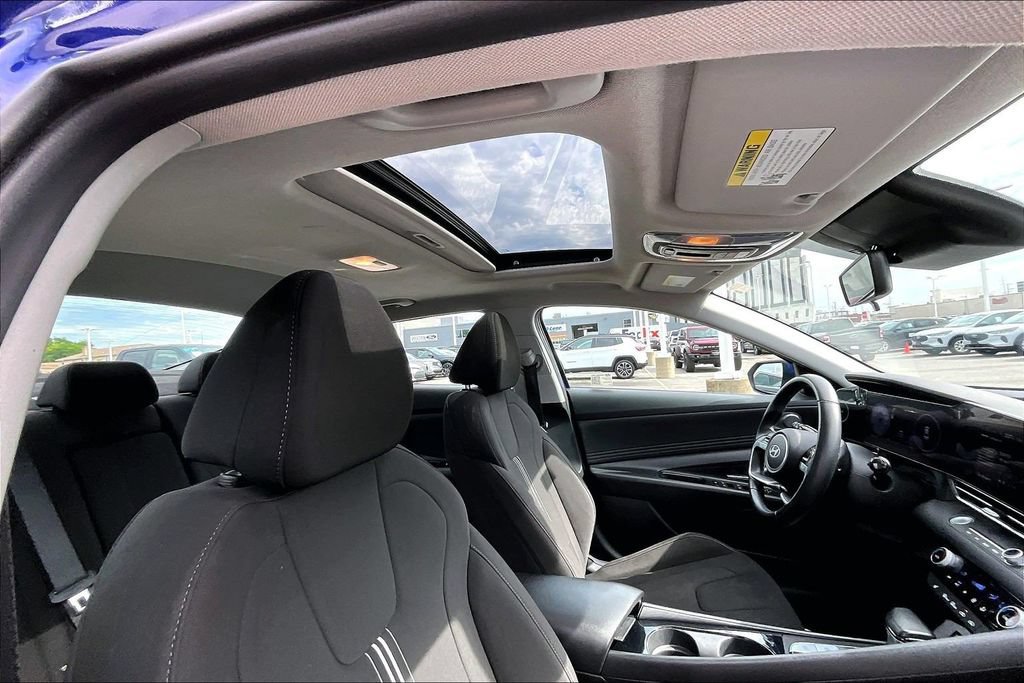 Used 2025 Hyundai Elantra SEL FWD image 21