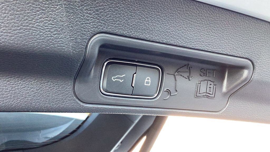 Certified 2025 Ford Explorer ST image 11