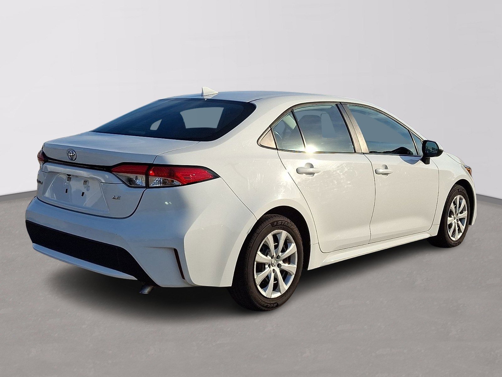 Used 2022 Toyota Corolla LE FWD image 6
