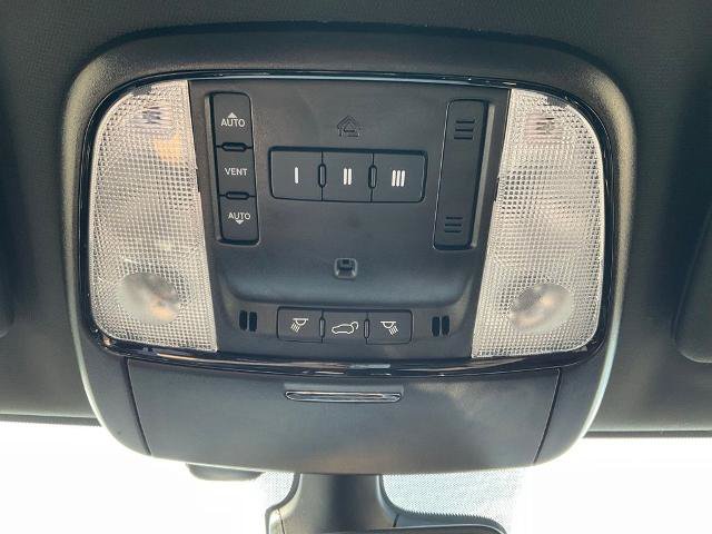 Used 2025 Dodge Durango GT AWD/4WD image 14