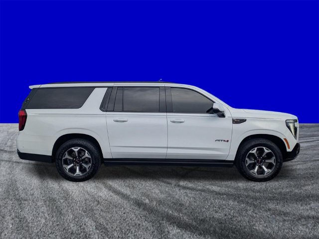 Used 2025 GMC Yukon XL AT4 Ultimate AWD/4WD image 3
