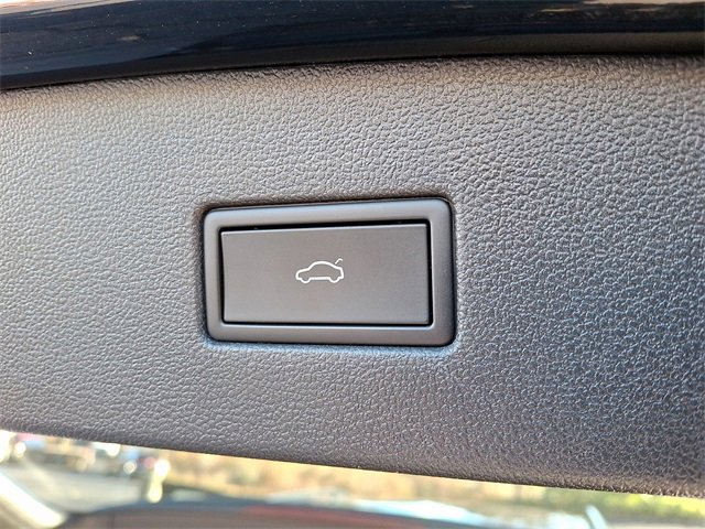 Used 2022 Volkswagen Tiguan SE R-Line image 29