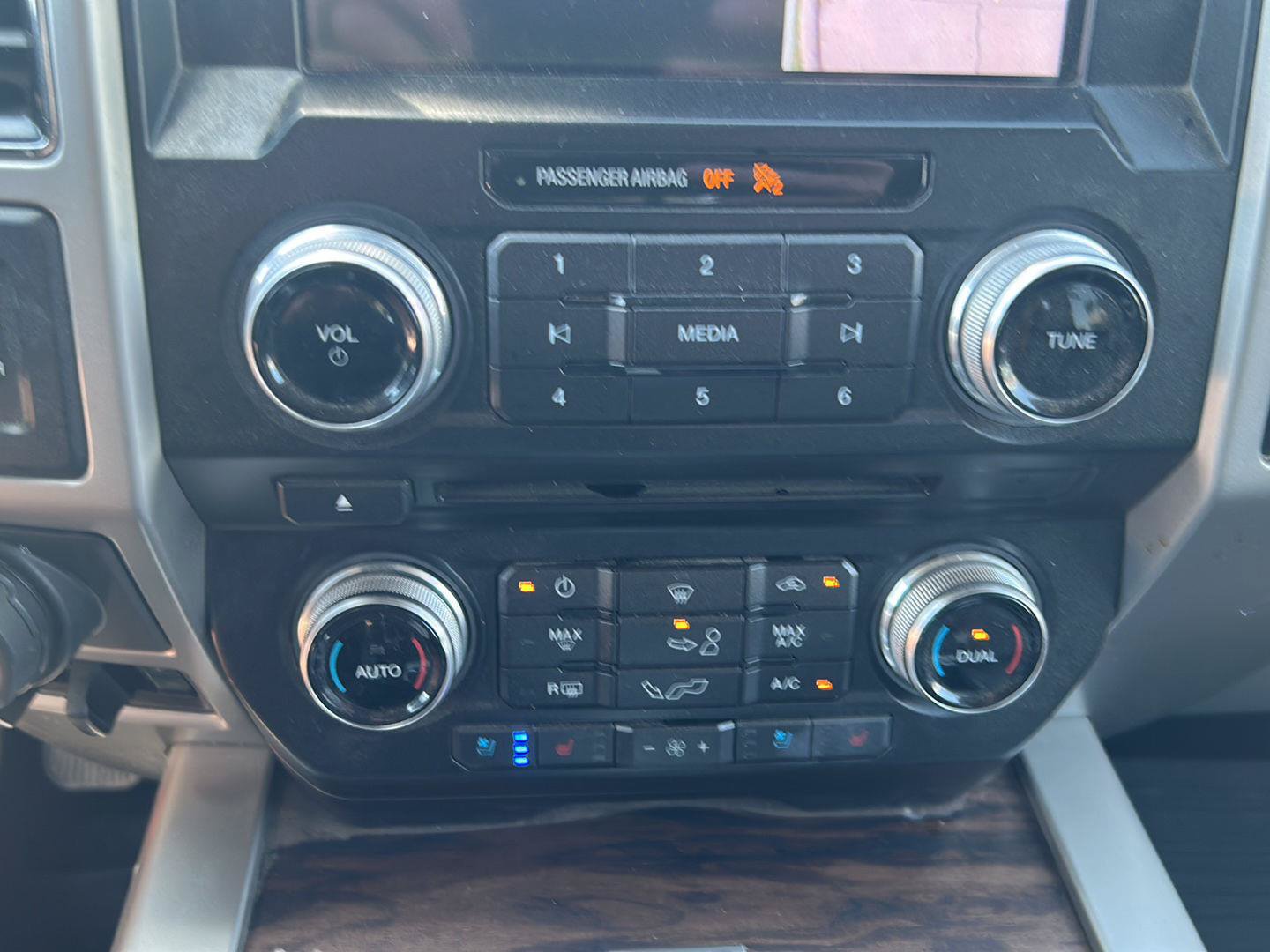 Certified 2018 Ford F150 Lariat w/ Equipment Group 502A Luxury AWD/4WD image 22