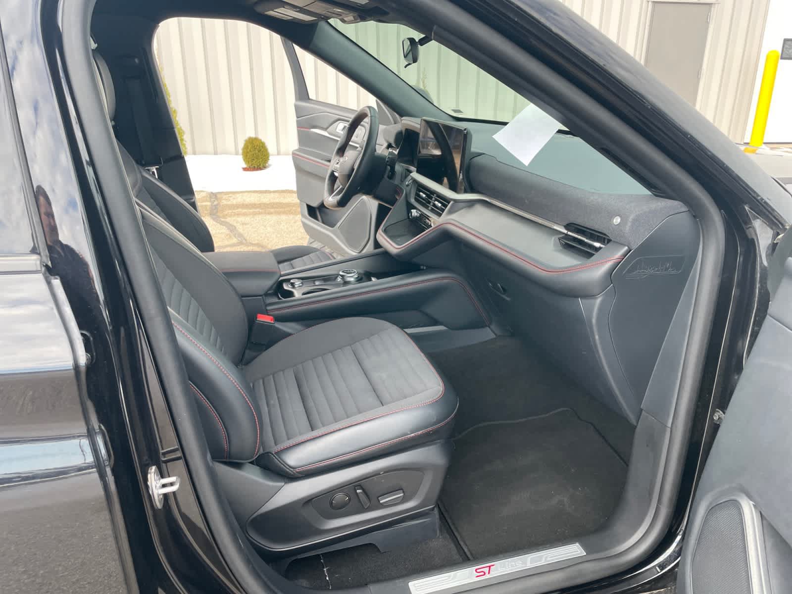 Certified 2025 Ford Explorer ST-Line AWD/4WD image 17