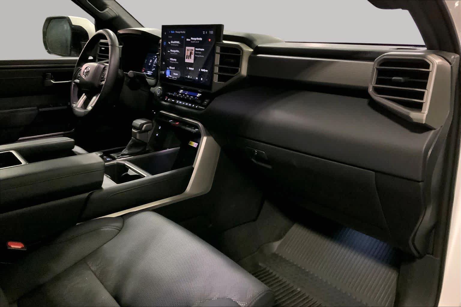 Used 2025 Toyota Tundra Limited AWD/4WD image 17