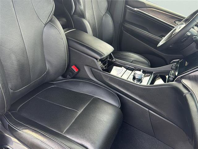 Used 2023 Jeep Grand Cherokee Overland w/ Luxury Tech Group IV AWD/4WD image 16