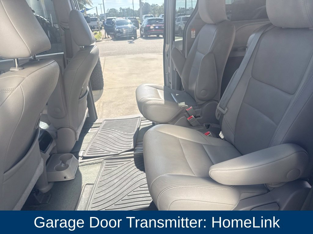 Used 2017 Toyota Sienna Limited FWD image 15