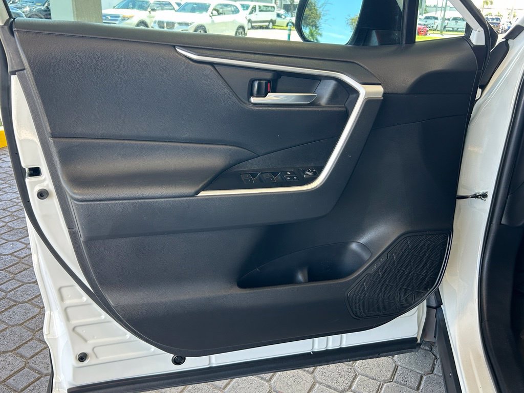 Used 2022 Toyota RAV4 XLE FWD image 37