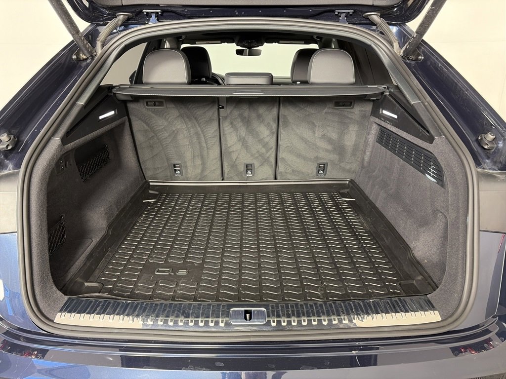 Used 2023 Audi Q8 Prestige image 26