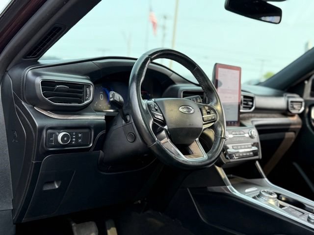 Certified 2020 Ford Explorer Platinum w/ Premium Technology Package AWD/4WD image 12