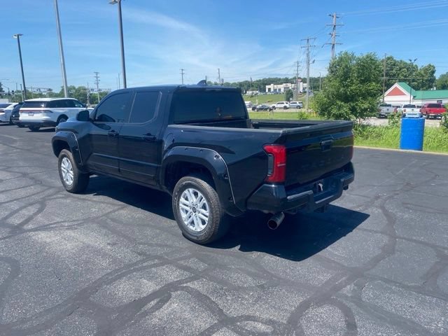 Used 2025 Toyota Tacoma SR5 AWD/4WD image 3