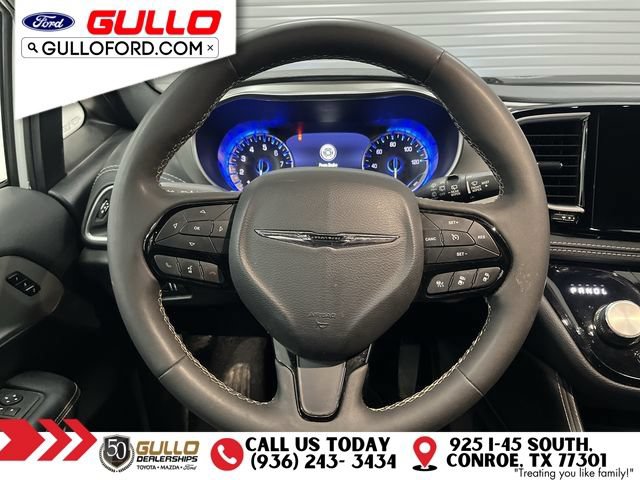Used 2024 Chrysler Pacifica Limited w/ S Appearance Package FWD image 13