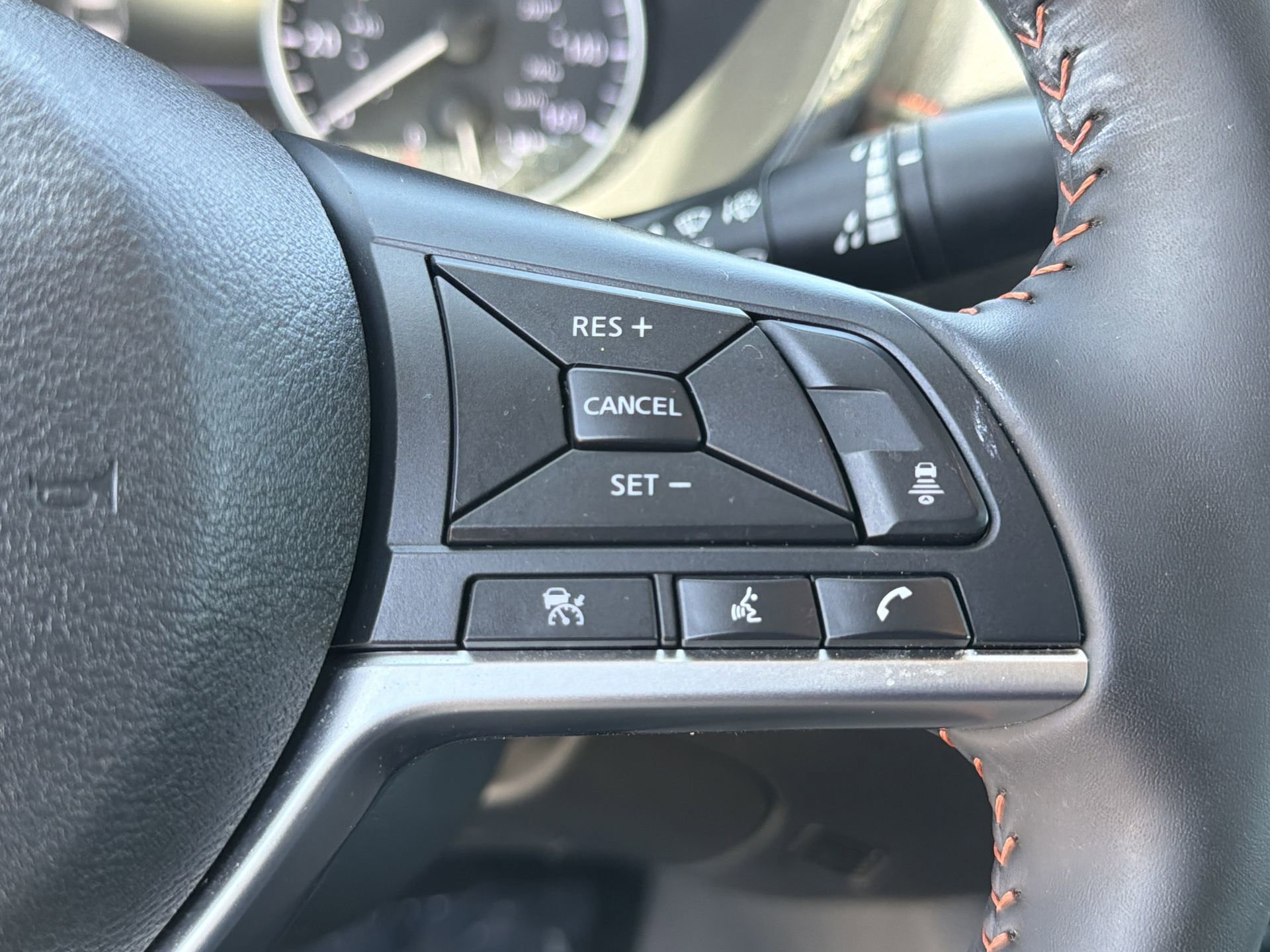 Used 2025 Nissan Sentra SR FWD image 12