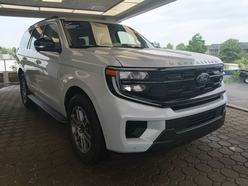 Certified 2025 Ford Expedition Active RWD image 4