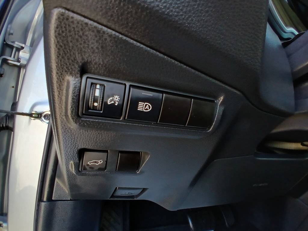 Used 2022 Toyota Corolla Cross XLE w/ Convenience Package FWD image 12
