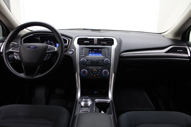 Certified 2018 Ford Fusion SE FWD image 6