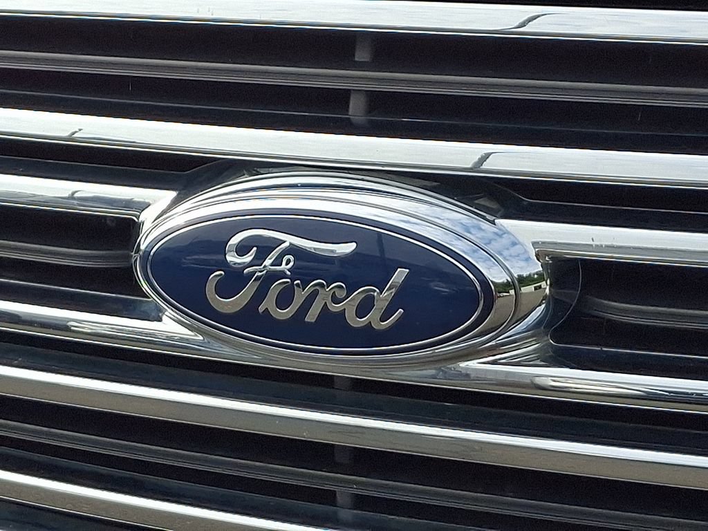 Certified 2019 Ford Transit 250 130 Low Roof w/ Exterior Upgrade Package RWD image 31