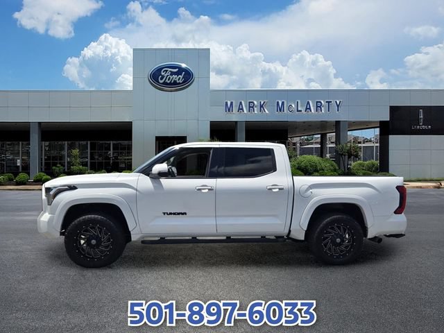 Used 2022 Toyota Tundra SR5 w/ SR5 Premium Package RWD image 2