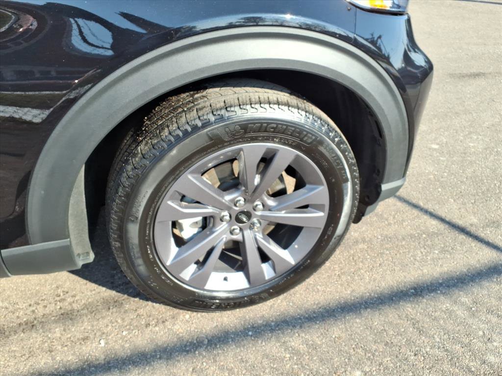 Certified 2024 Ford Explorer XLT w/ Equipment Group 202A image 8