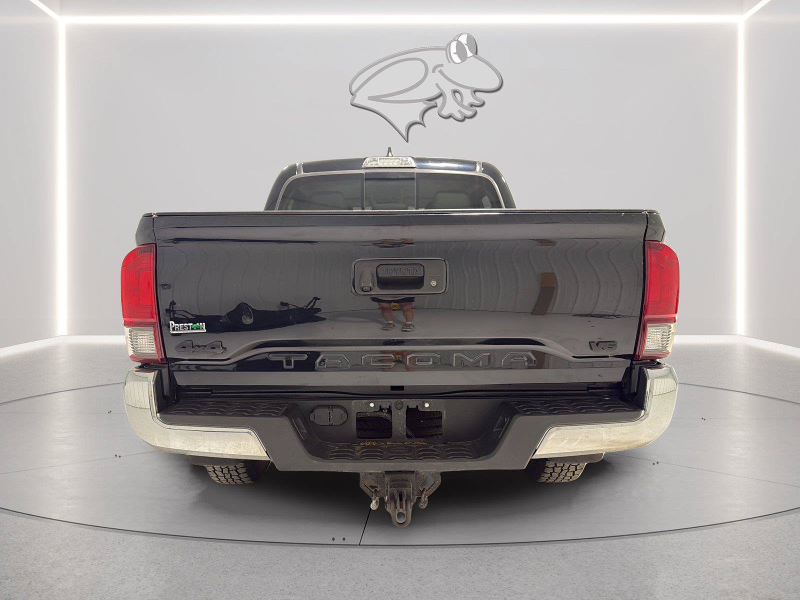 Used 2020 Toyota Tacoma SR5 AWD/4WD image 4