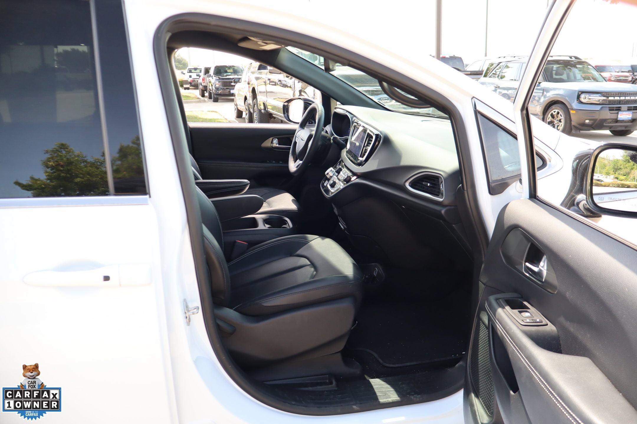 Used 2025 Chrysler Pacifica Select FWD image 28