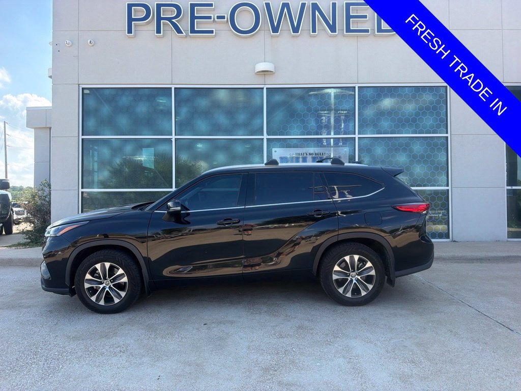 Used 2022 Toyota Highlander XLE FWD image 1