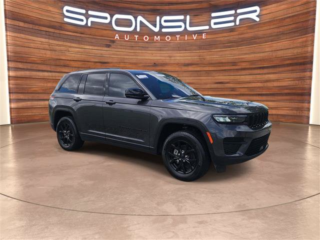 Used 2024 Jeep Grand Cherokee Altitude AWD/4WD image 9