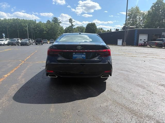 Used 2022 Toyota Avalon XLE w/ Moonroof Package FWD image 8