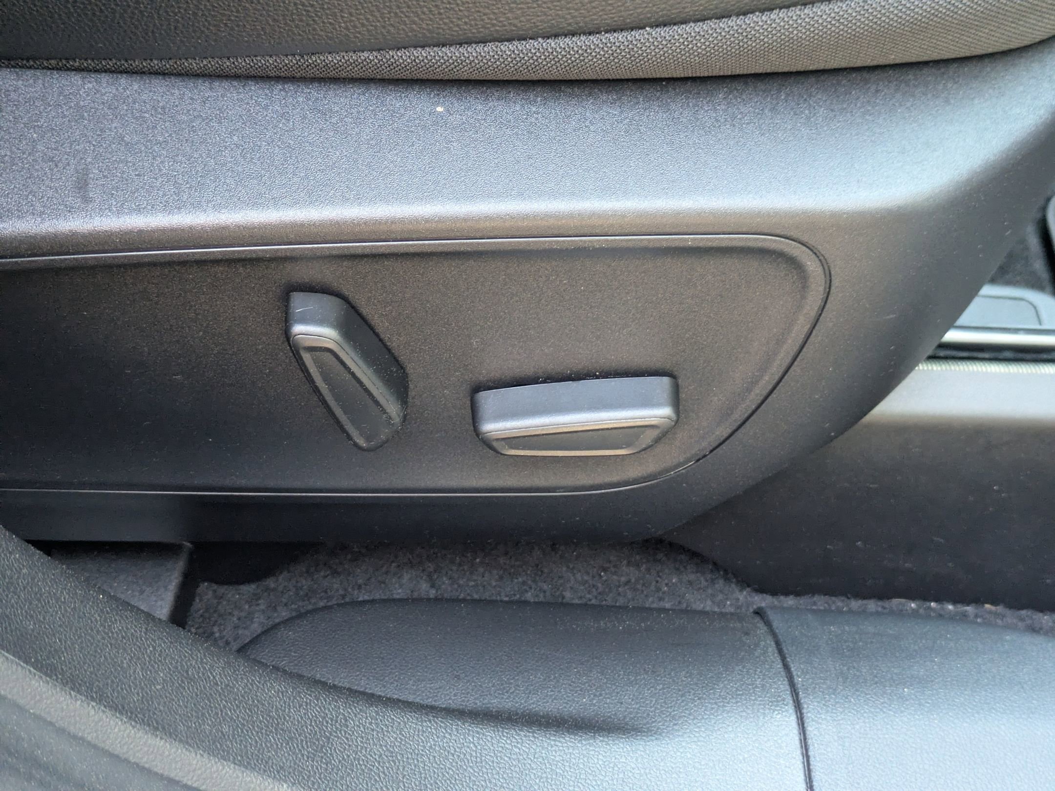 Certified 2025 Ford Escape SE w/ PHEV Premium Package image 42