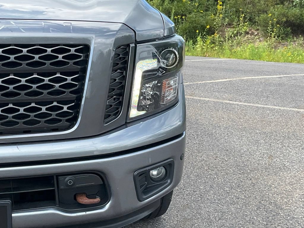 Used 2018 Nissan Titan SV w/ SV Convenience Package AWD/4WD image 2