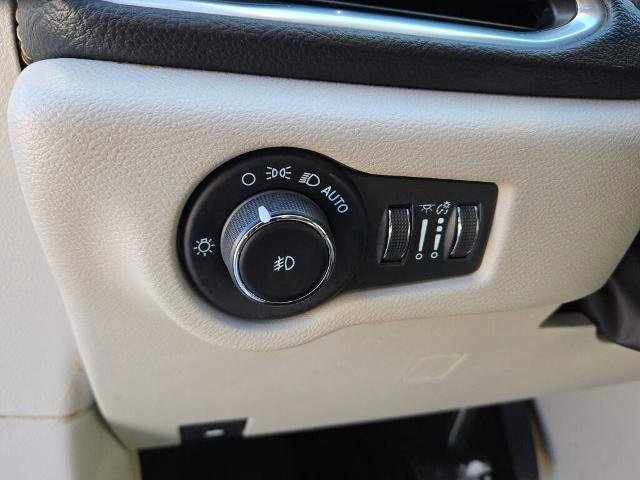 Used 2024 Chrysler Pacifica Limited image 25