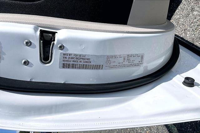 Used 2023 Chrysler Pacifica Touring-L FWD image 36