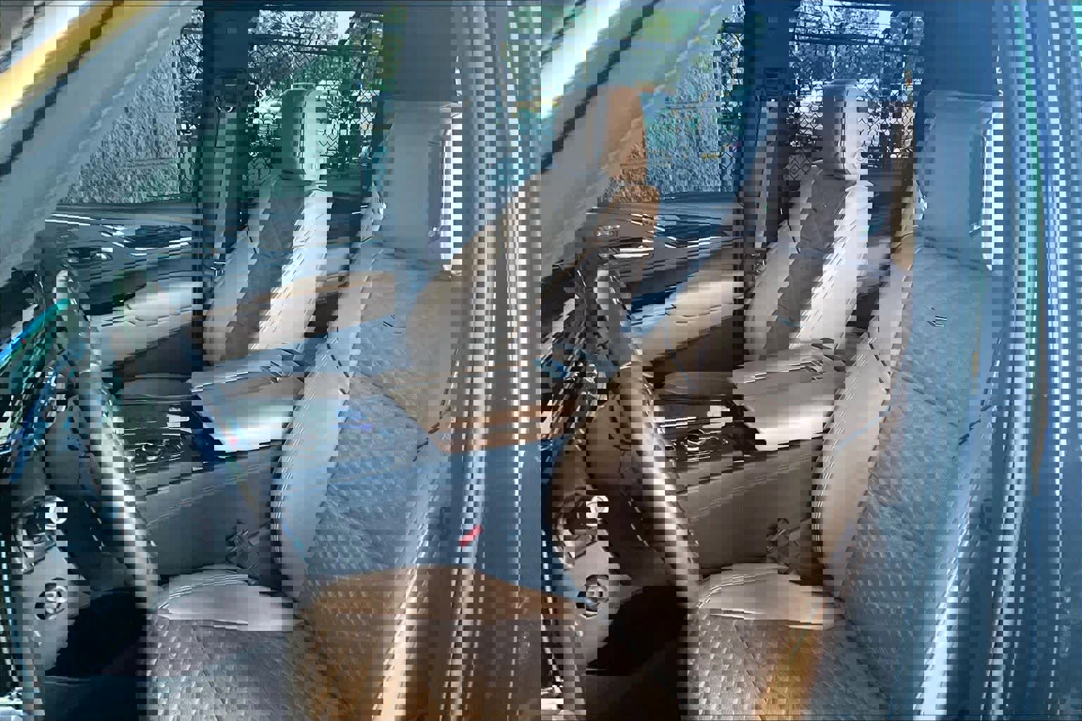 Used 2023 Cadillac Escalade ESV Premium Luxury image 10