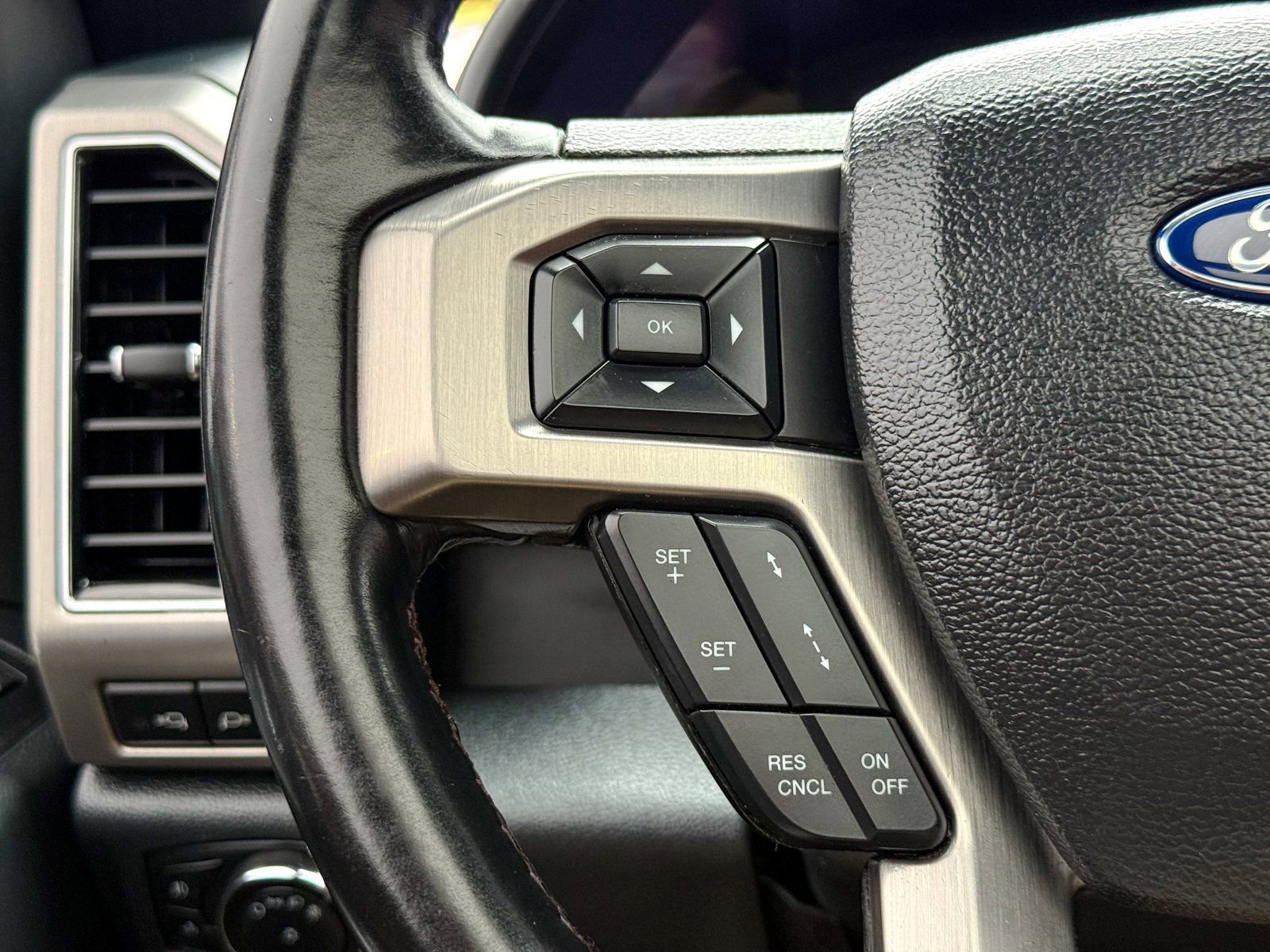 Certified 2022 Ford F350 Platinum w/ Tremor Off-Road Package image 40