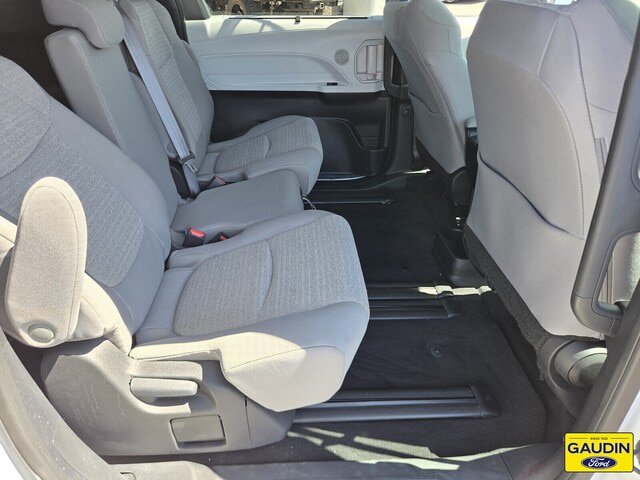 Used 2025 Toyota Sienna LE FWD image 14