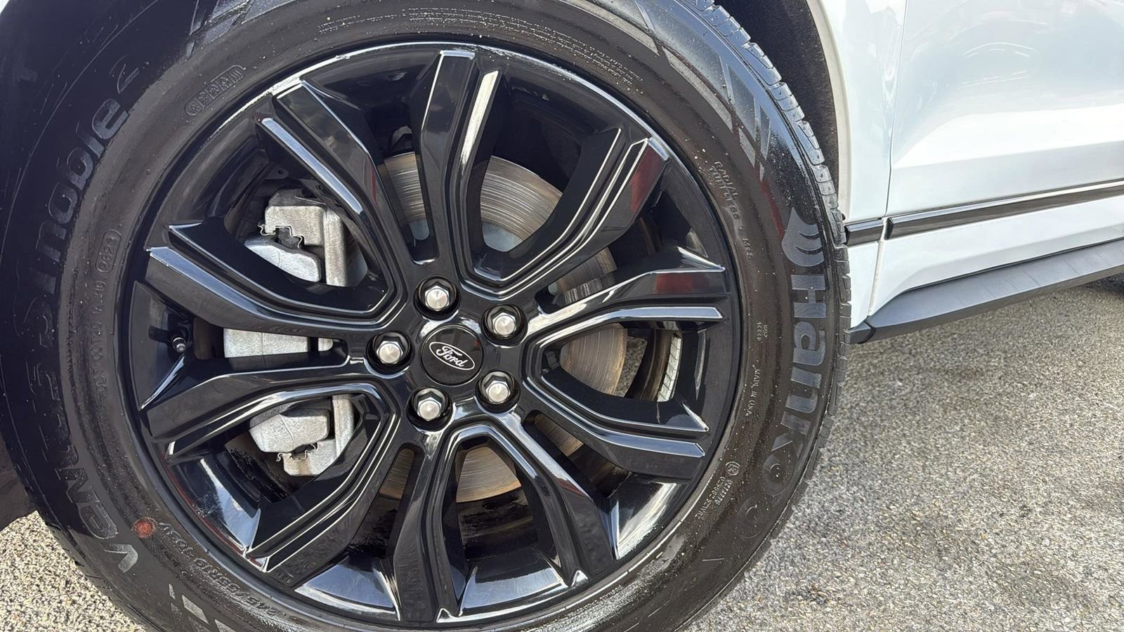 Certified 2024 Ford Edge SE w/ Black Appearance Package image 7