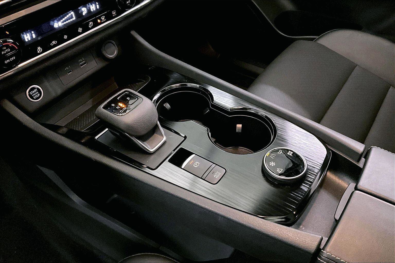 Used 2023 Nissan Rogue SV w/ SV Premium B Package image 16