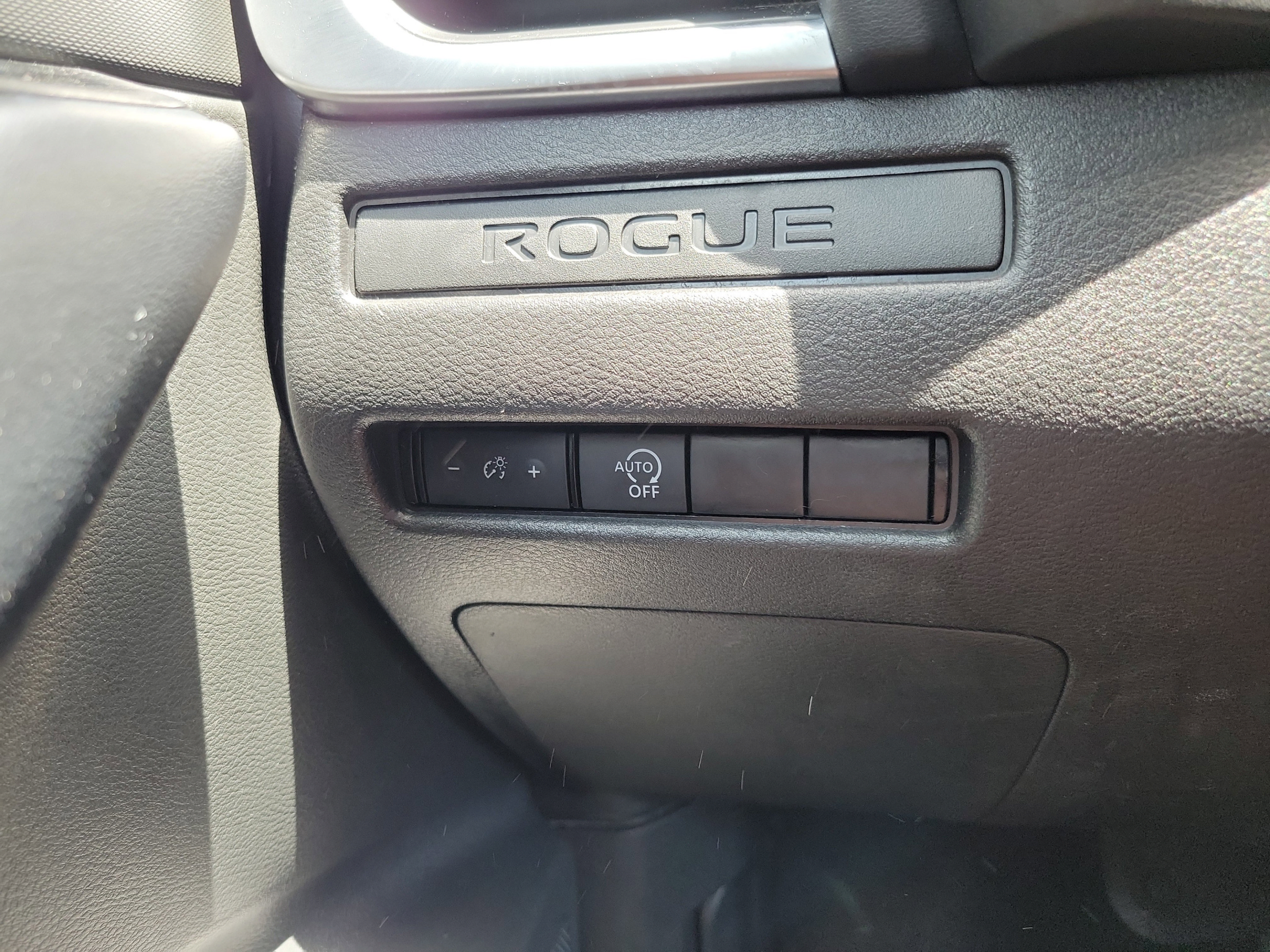 Used 2024 Nissan Rogue S AWD/4WD image 19